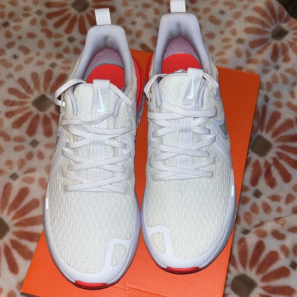 Nike Womens Legend React 2 Size 8.5 Shoes Size 8.5 New - Picture 2 of 8